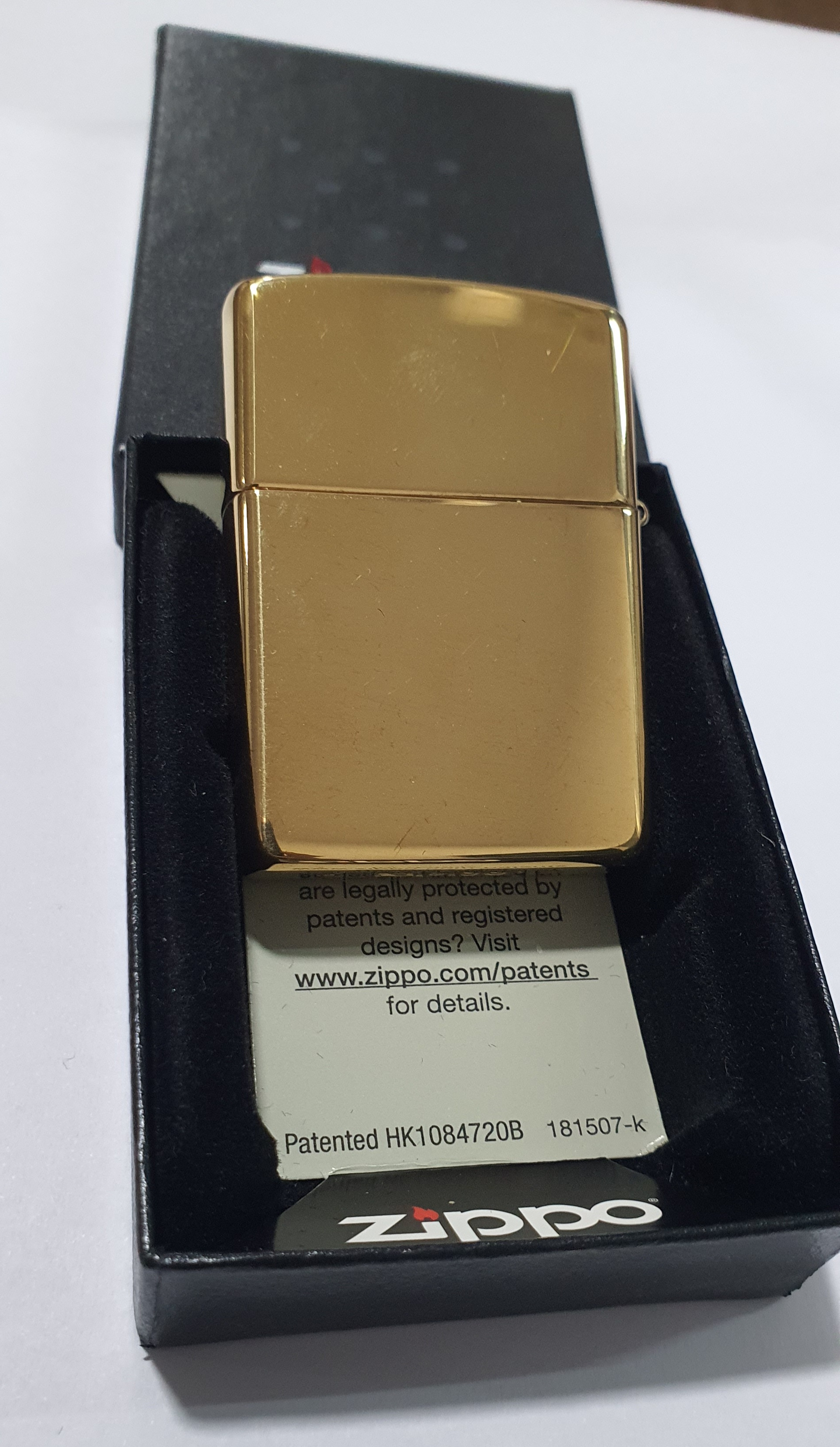 ไฟแช๊ค Zippo สีทอง มือสอง ของแท้ เหมือนใหม่ ใช้ไปไม่กี่ครั้ง 