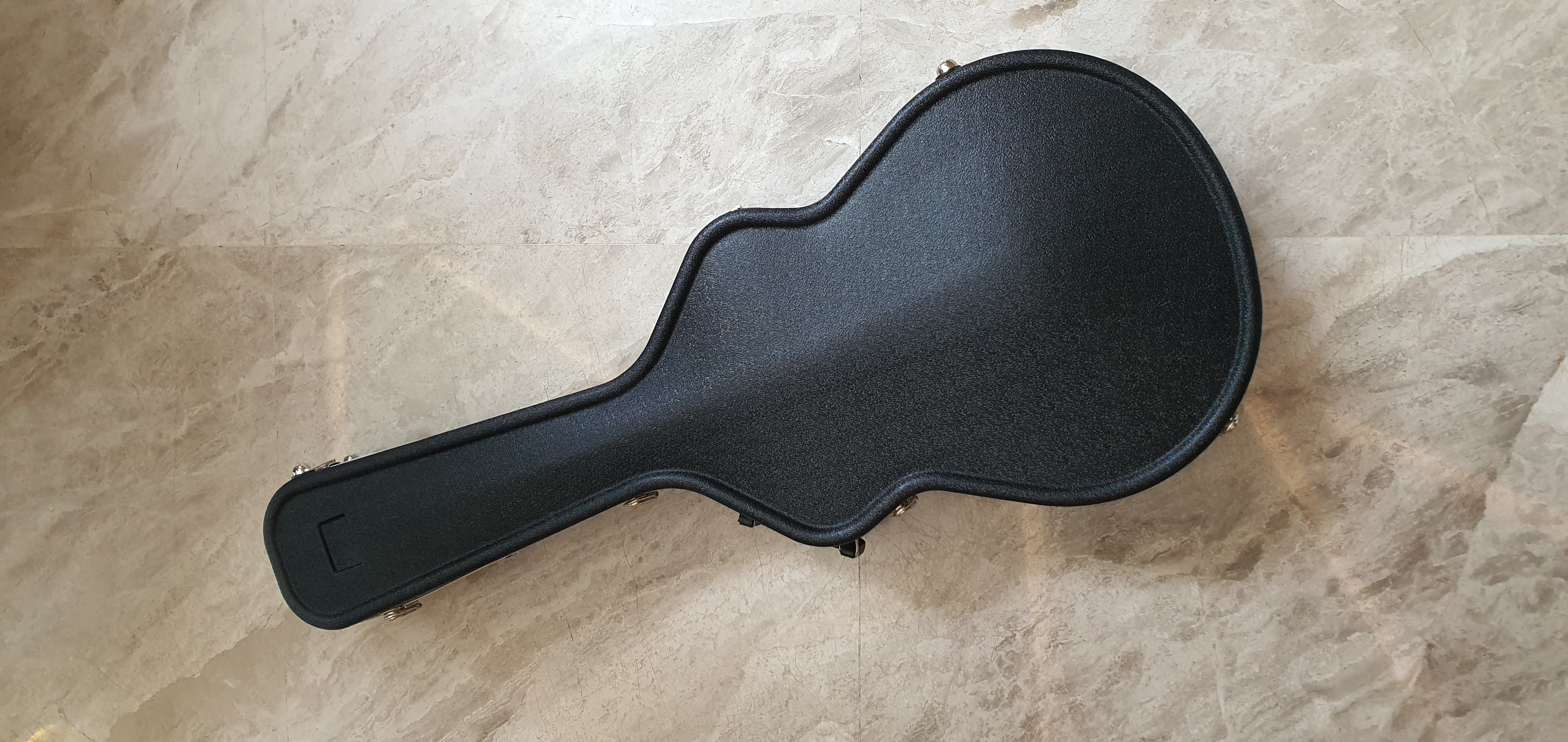 เคสแข็ง ใส่กีต้าร์โปร่ง ทรง OM ของใหม่ กริ๊ปๆ (guitar)