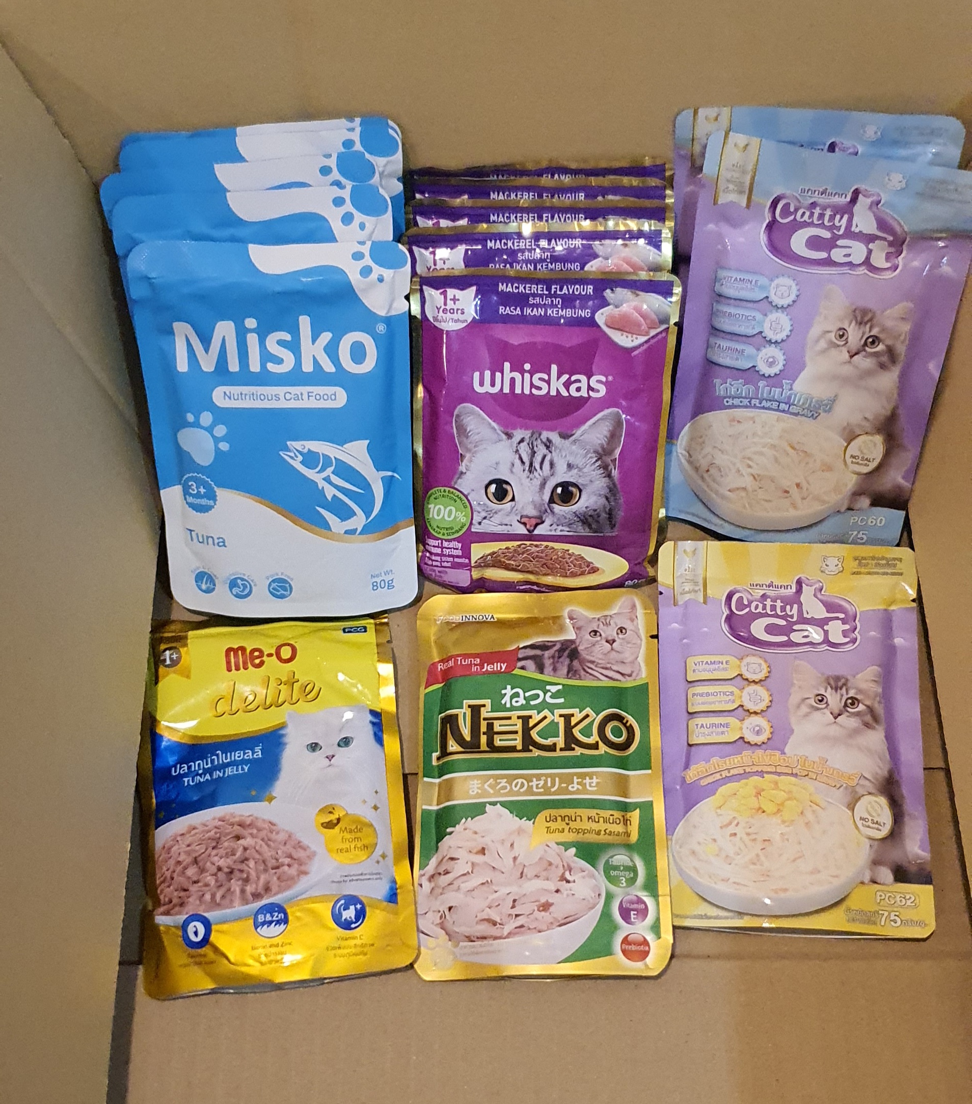 อาหารแมวเกรดพรีเมียม คละรสยอดนิยม whiskas , me-o , neko , misko