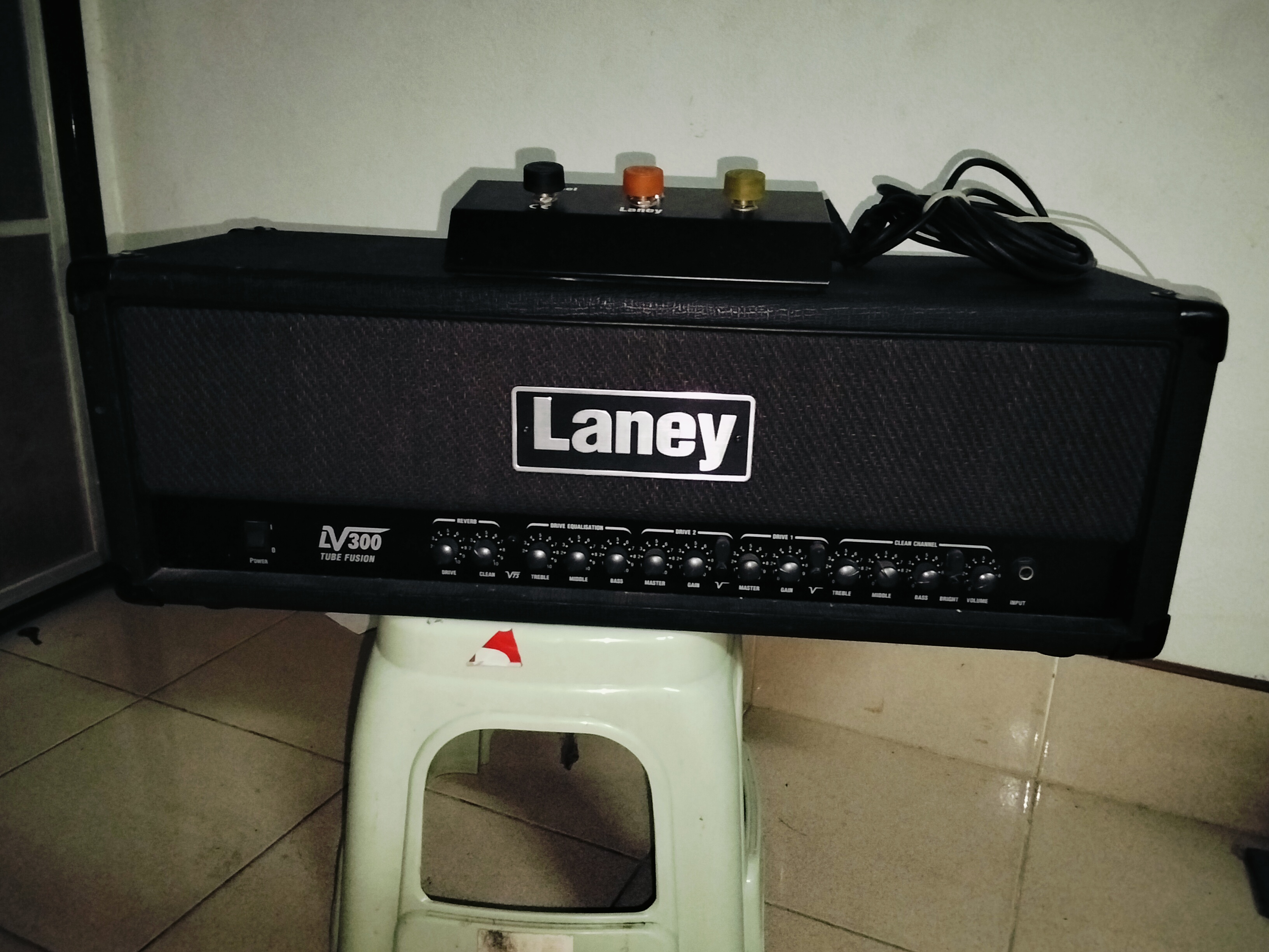 หัวแอมป์ laney lv.300 พร้อม ฟุตสวิทซ์