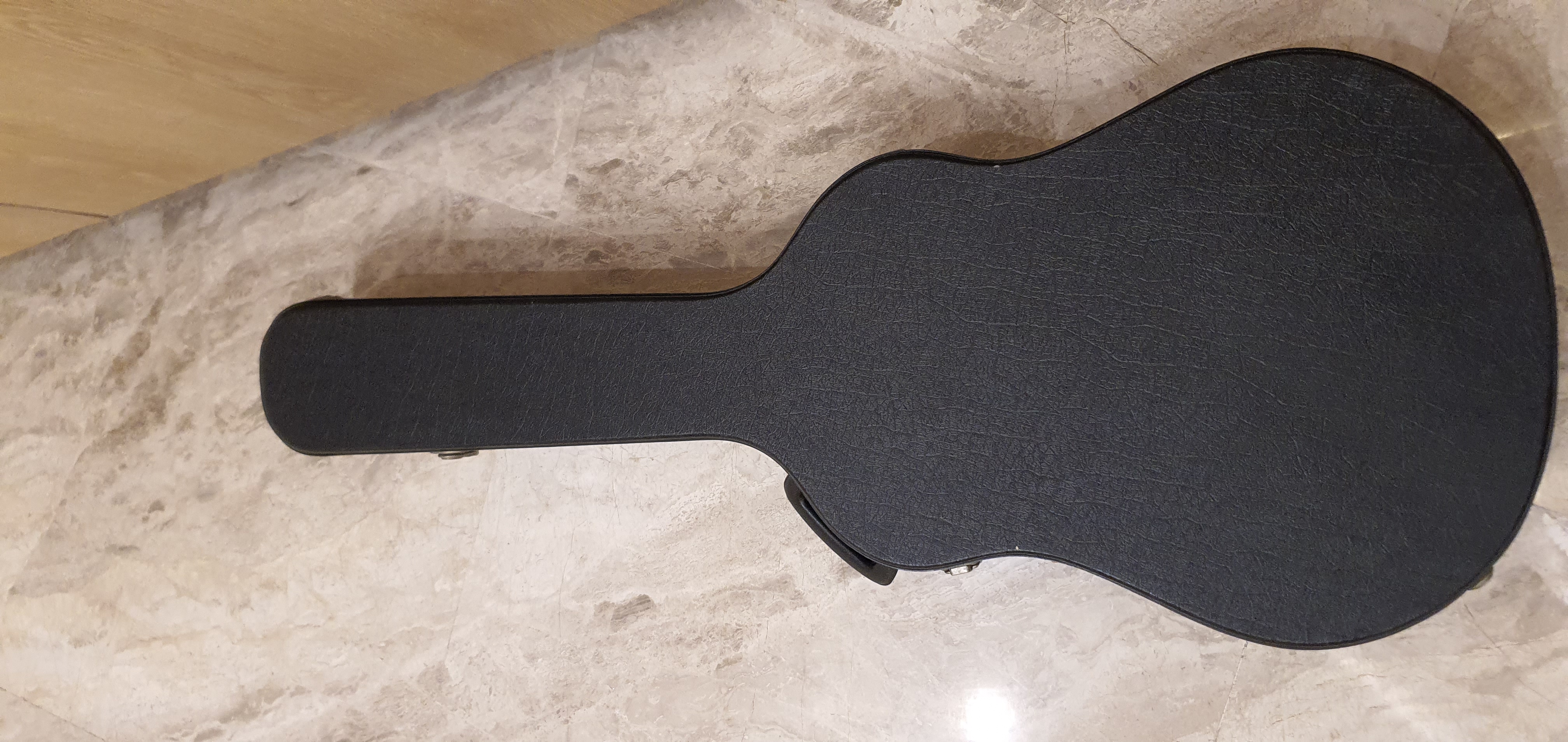 Hard Case กีต้าร์โปร่ง ทรง D