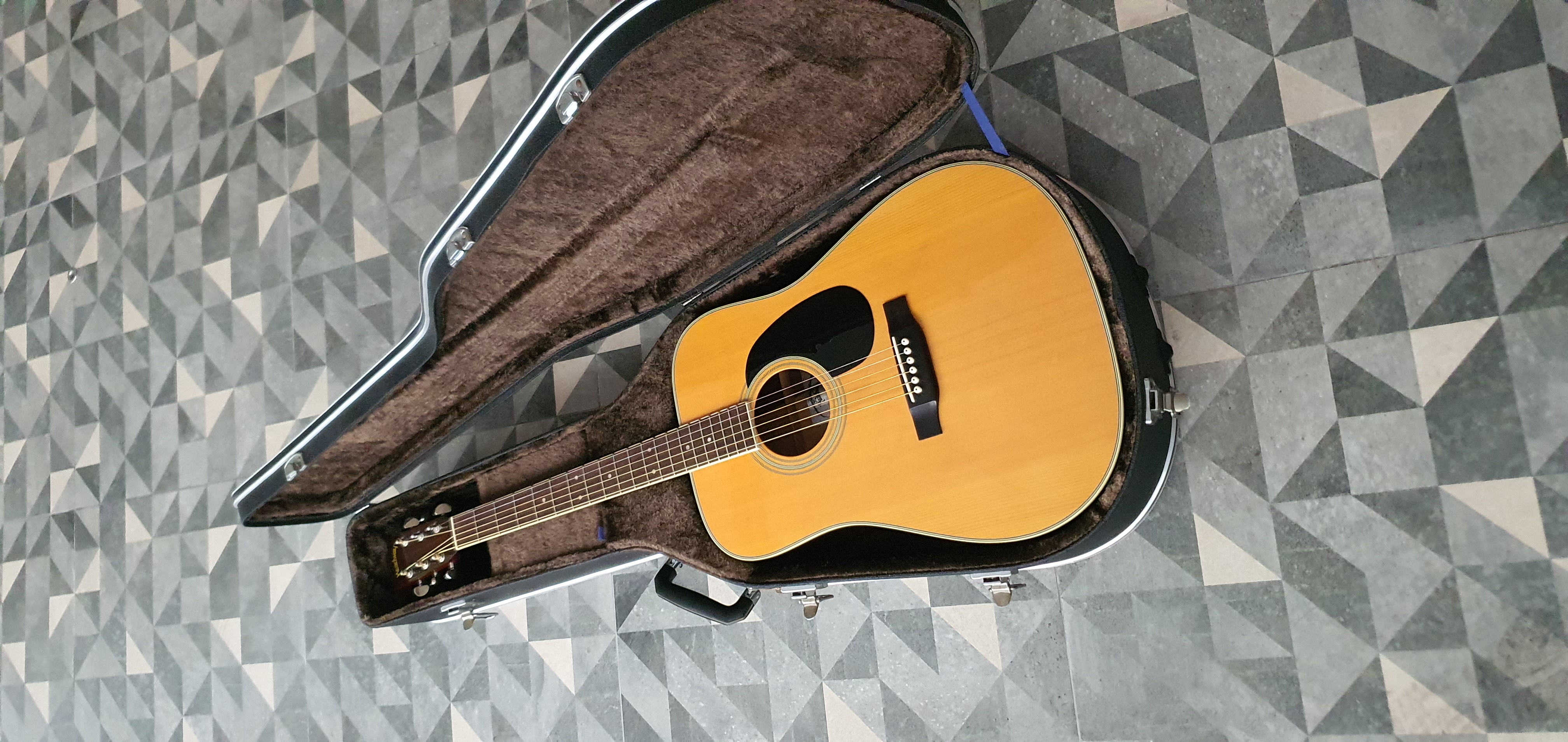 กีต้าร์ Headway HCD-60S ไม้หน้าแท้