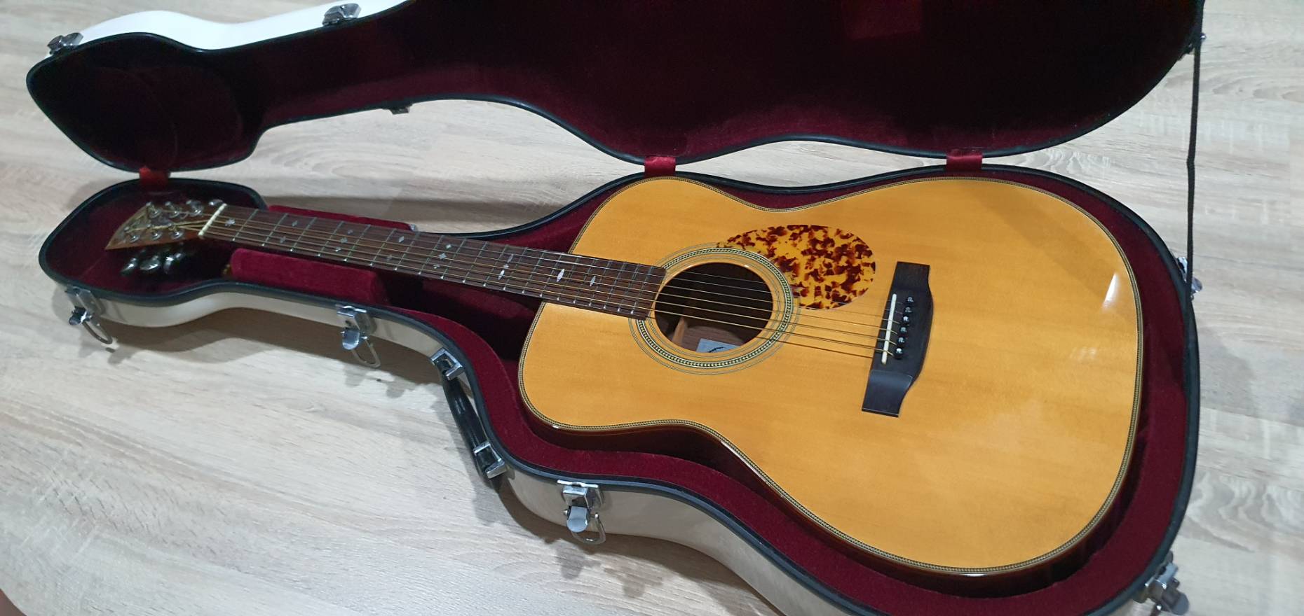 กีตาร์ Headway HCF500R all solid