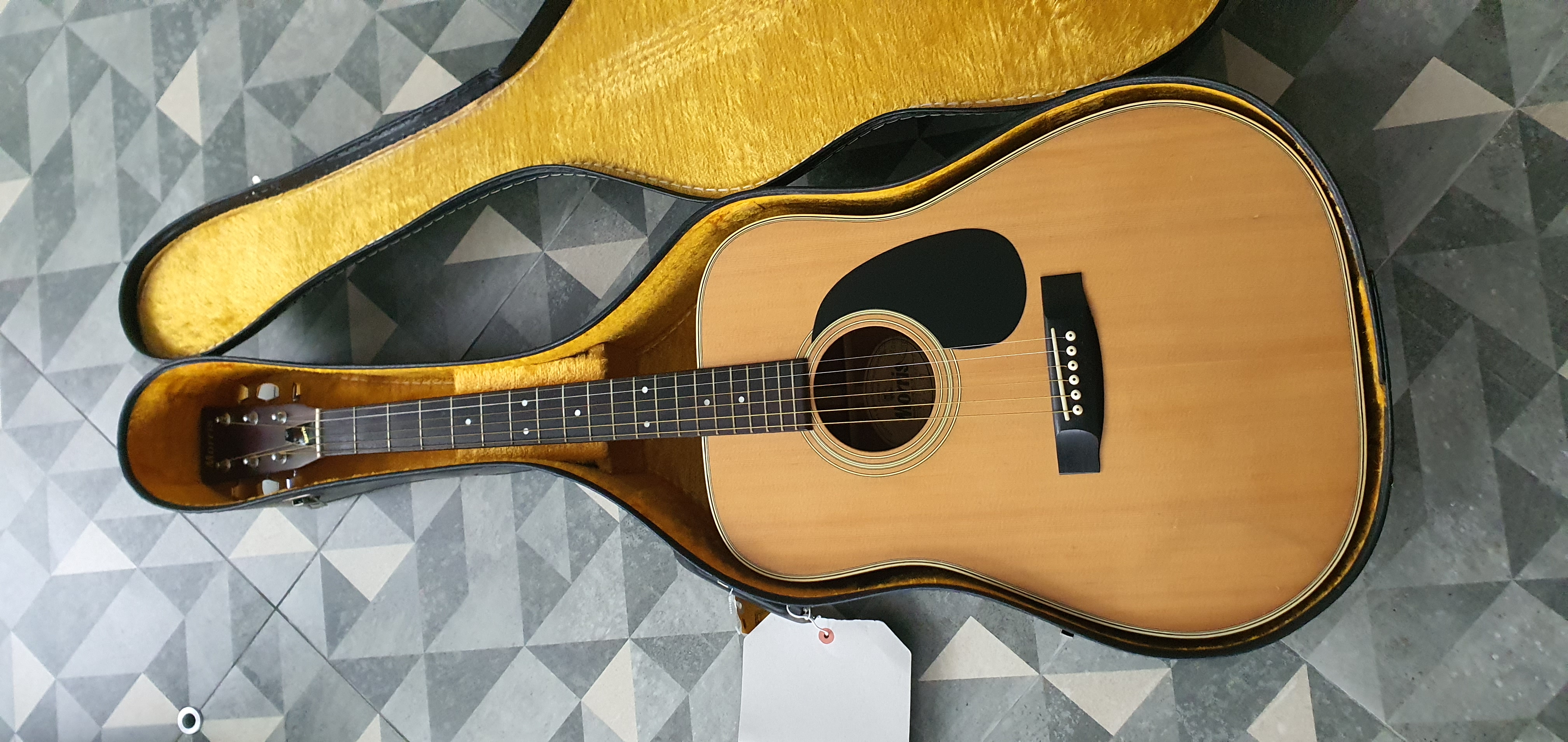 กีต้าร์โปร่ง Morris W-20 พร้อม Hardcase guitar made in japan