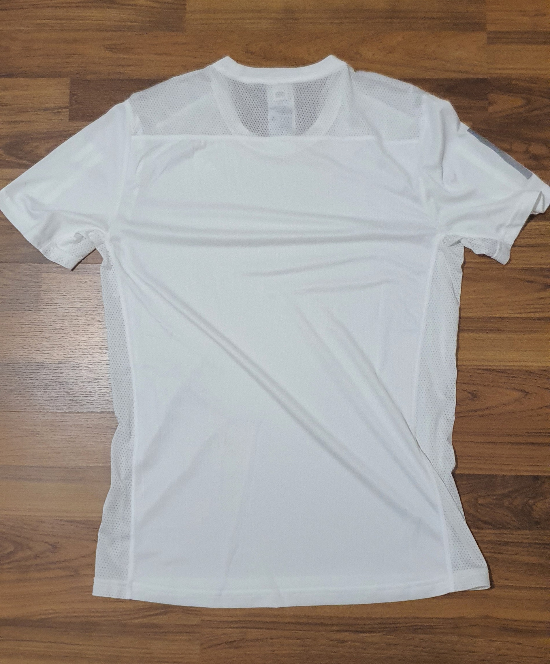 เสื้อวิ่ง adidas aeroready ไซส์ S สีขาว