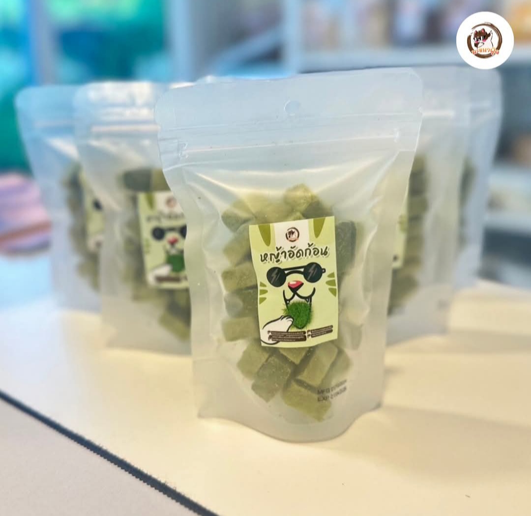 หญ้าแมวอัดก้อน ขนาด 75 กรัม [ อาหารแมว ]