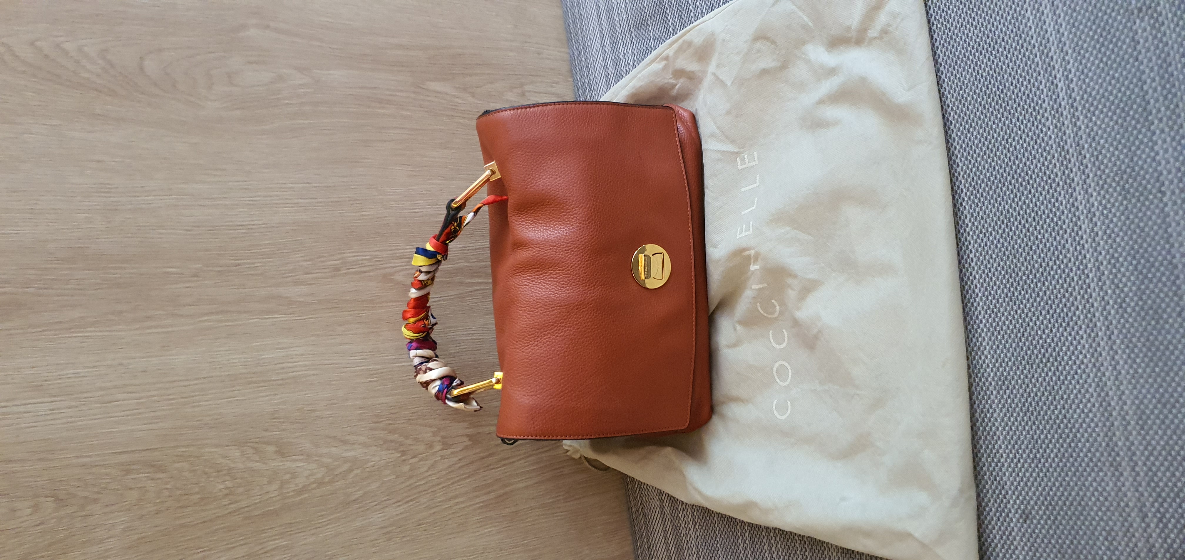 กระเป๋า หนังแท้ Coccinele made in Italy ใบกลาง